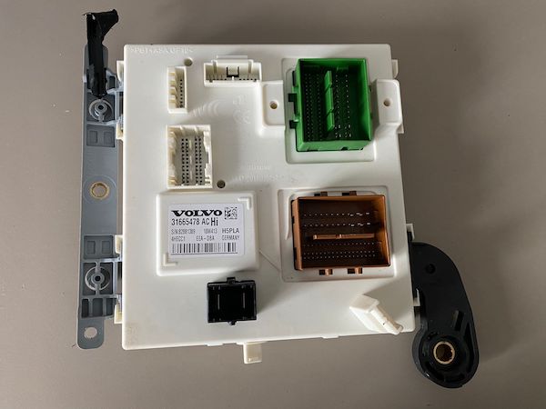 日本全国送料無料商品人気ランキング CEM Fuse 31665478 2016-2024 XC90 XC60 V90 S90 Volvo box 棚・シェルフ・ラック